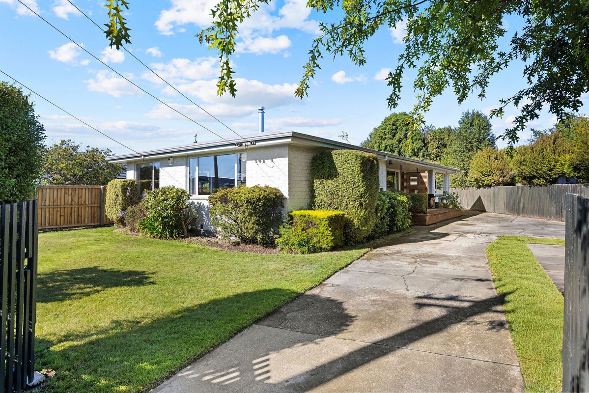 39 Martbern Crescent, Bishopdale, Christchurch - Carousel 1