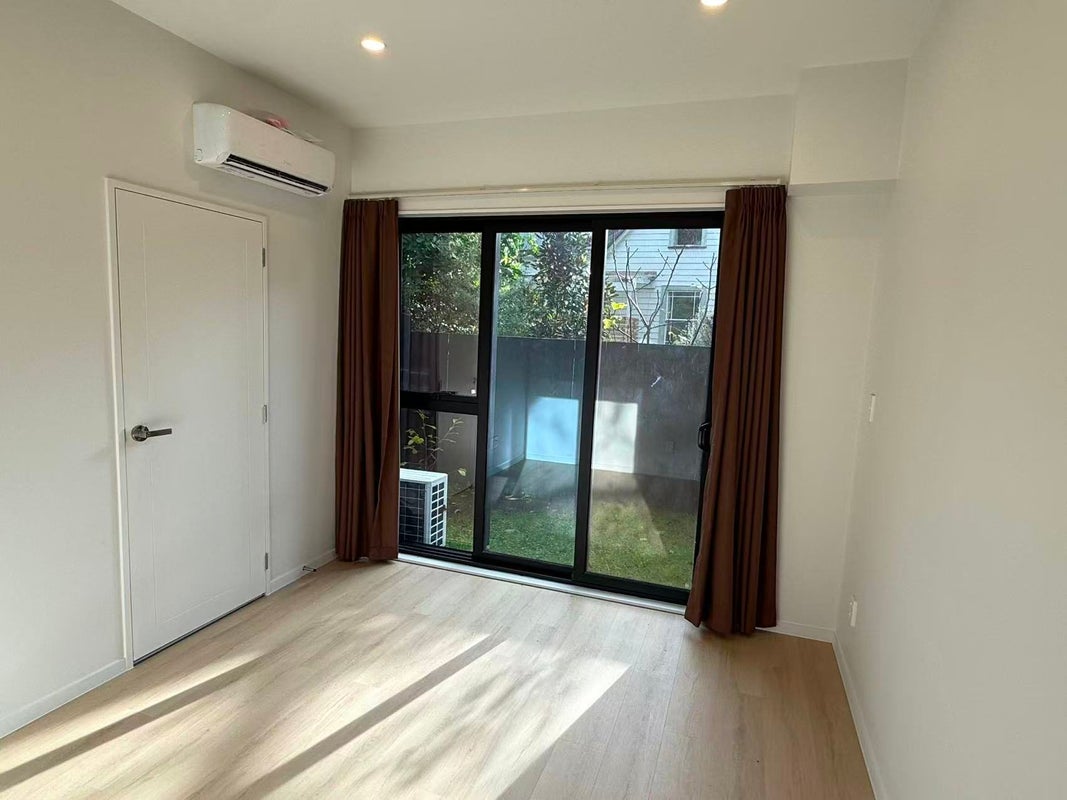 5 Mount Albert Road, Mount Albert, Auckland - Carousel 2