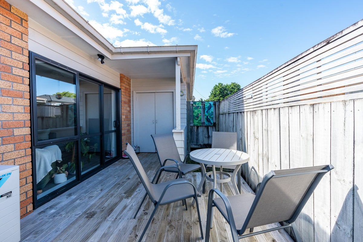 4/82 Clyde Street, Hamilton East, Hamilton - Carousel 1