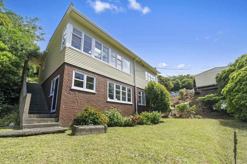 50 Sunshine Avenue, Karori, Wellington - Carousel 1