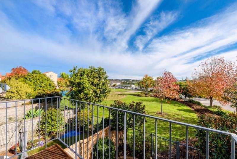 21/3 Ambrico Place, New Lynn, Auckland - Carousel 1
