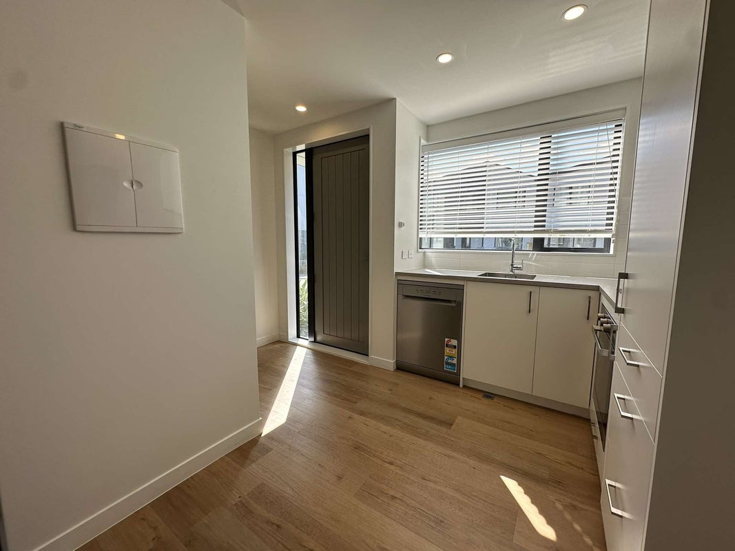 56 Ara Paiwhenua, Tawa, Wellington - Carousel 2