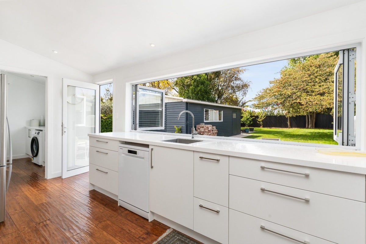 8 Woodville Street, Edgeware, Christchurch - Carousel 2