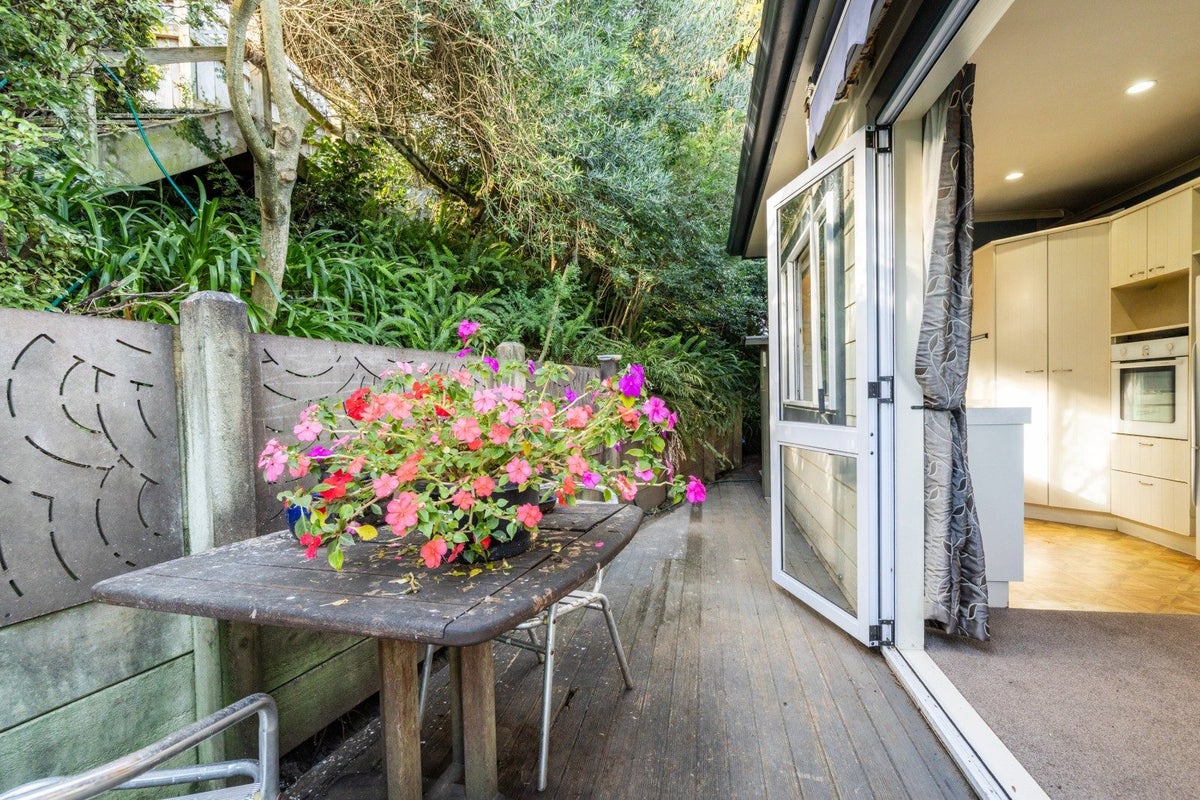 32 France Road, Bluff Hill, Napier, Hawke's Bay - Carousel 2