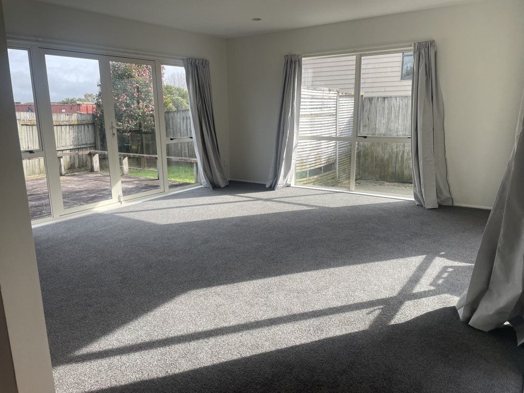 16 Merlot Way, Te Atatu South, Auckland - Carousel 2