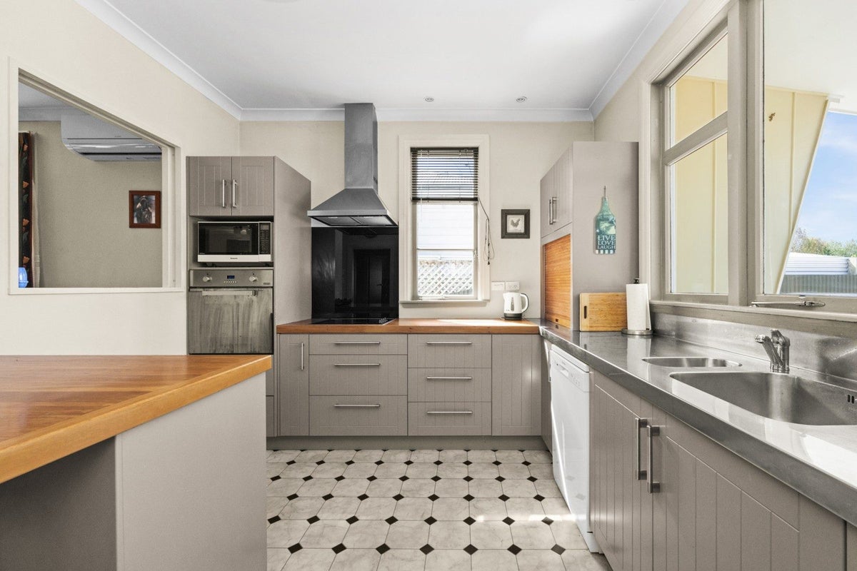 412 Lascelles Street, Saint Leonards, Hastings - Carousel 2
