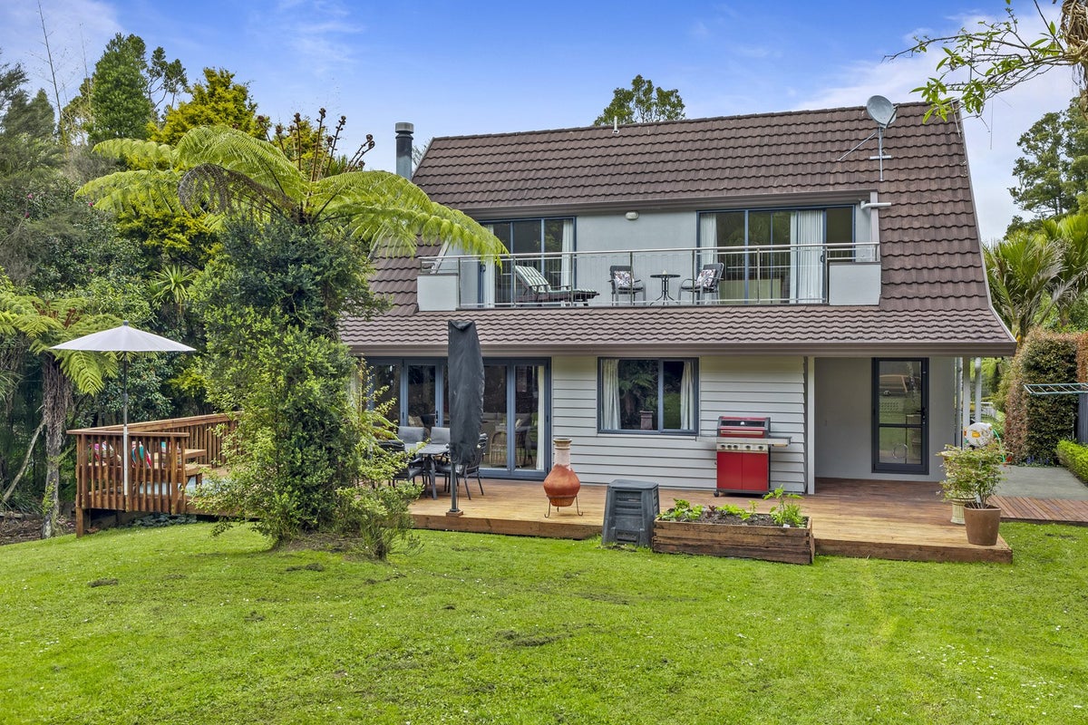 14 Ngaio Road, Titirangi, Auckland - Carousel 2