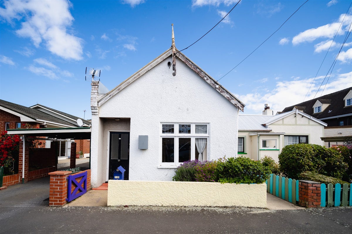12 Nelson Street, Forbury, Dunedin - Carousel 1