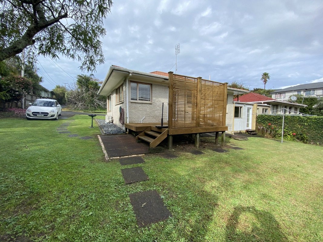 1/11 Tainui Street, Torbay, Auckland - Carousel 2