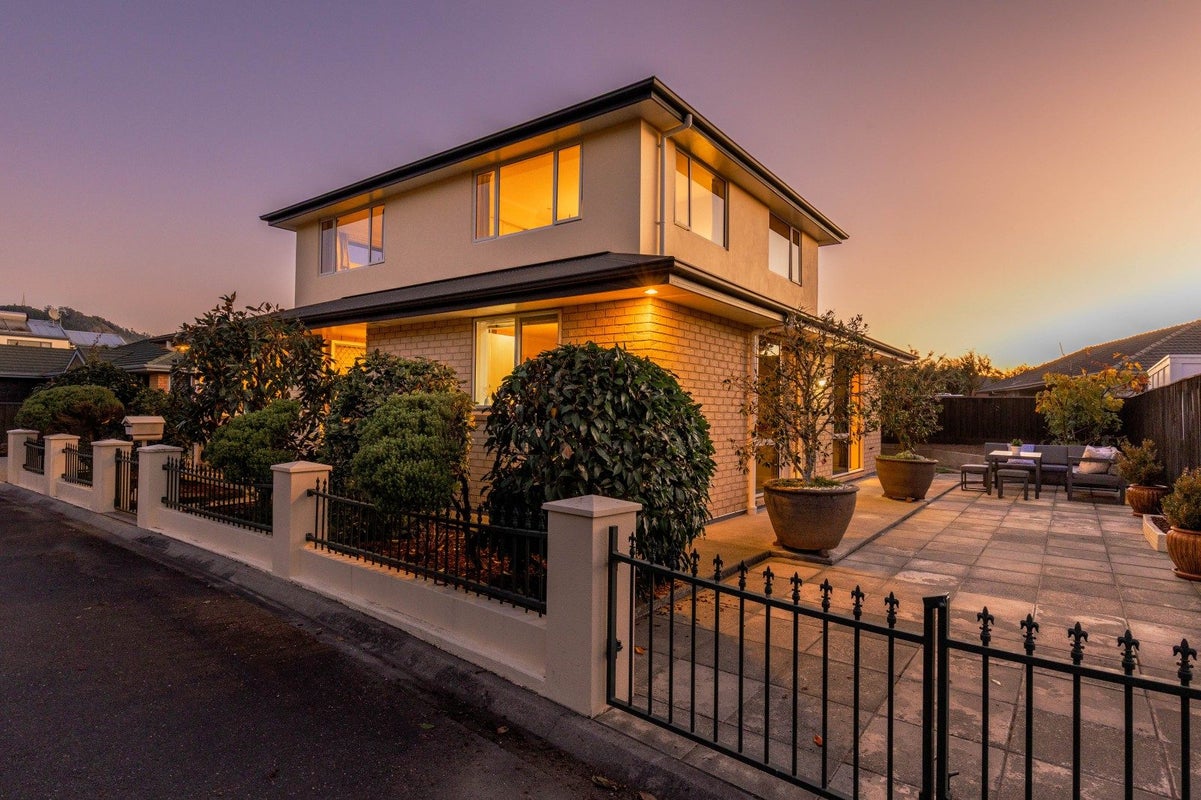 1 Cambria Gardens, The Wood, Nelson - Carousel 1