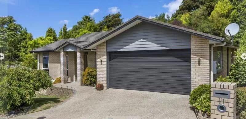 11 Fendalton Place, Hatfields Beach, Orewa - Carousel 1