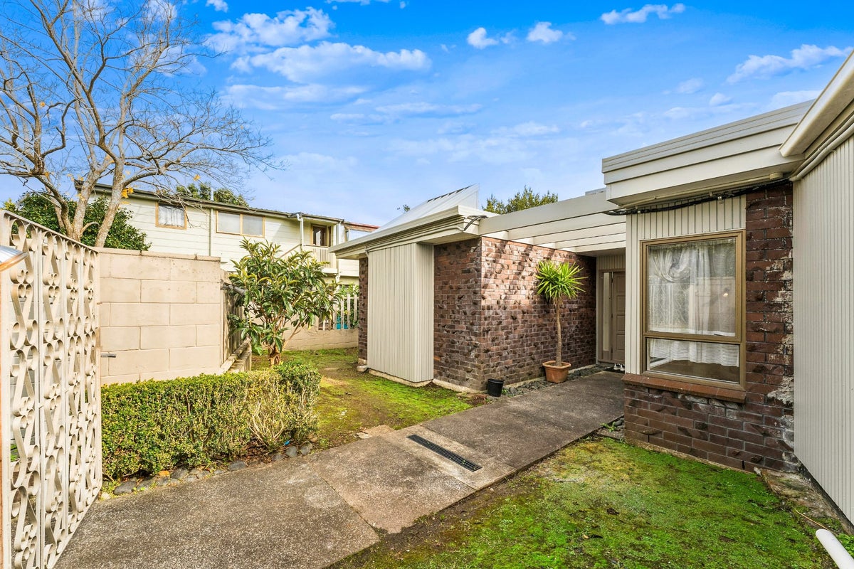 25 Bluewater Place, Wattle Downs, Auckland - Carousel 2