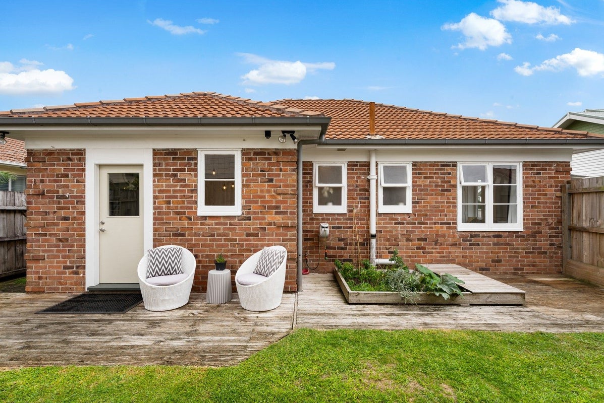 31 Woodward Road, Mount Albert, Auckland - Carousel 2