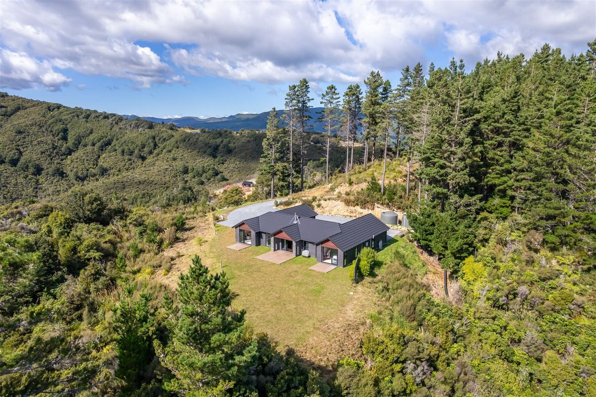 51 Crest Road, Akatarawa, Upper Hutt - Carousel 1