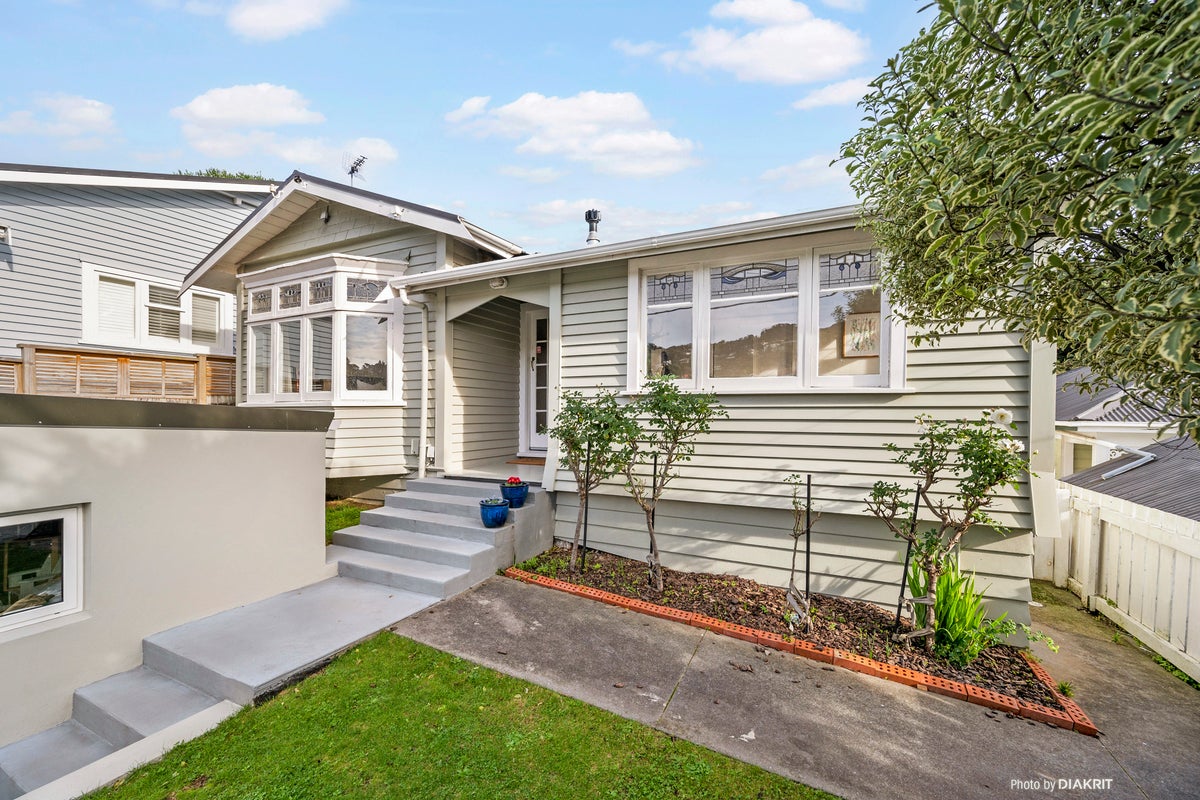 22 Eden Street, Island Bay, Wellington - Carousel 2
