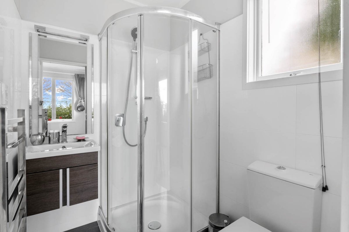 2 Castor Bay Road, Castor Bay, Auckland - Carousel 10