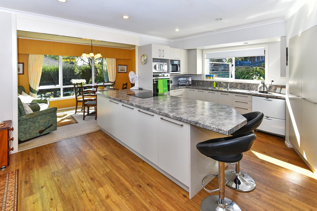 17 Butterworth Avenue, Opaheke, Papakura - Carousel 2