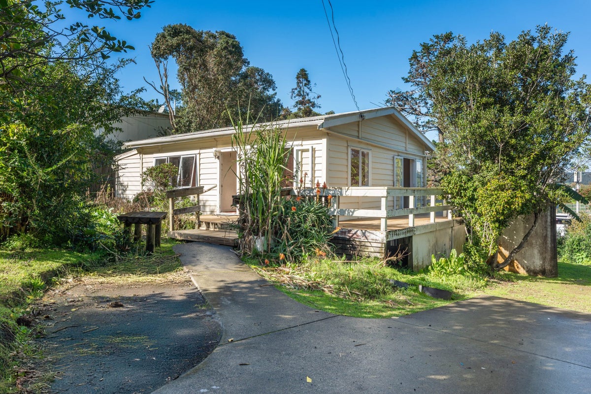 37 Sea View Road, Ostend, Waiheke Island - Carousel 1