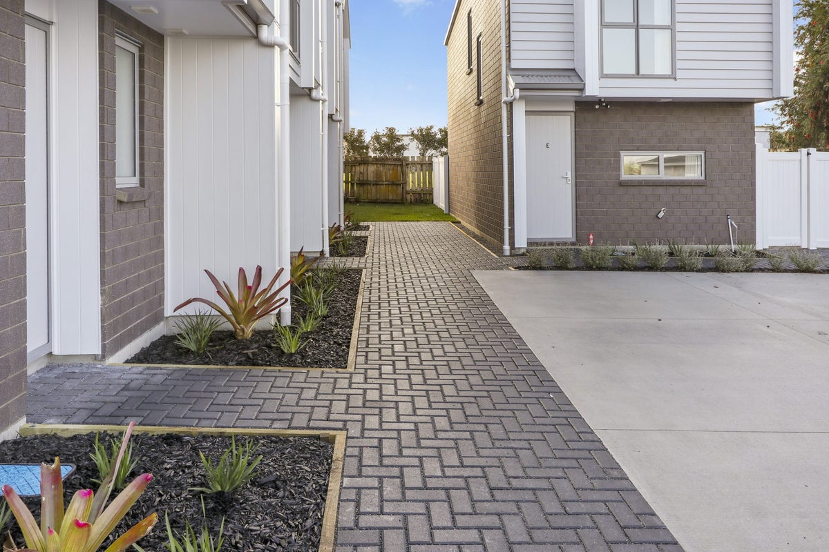 14C Massine Place, Randwick Park, Auckland - Carousel 9