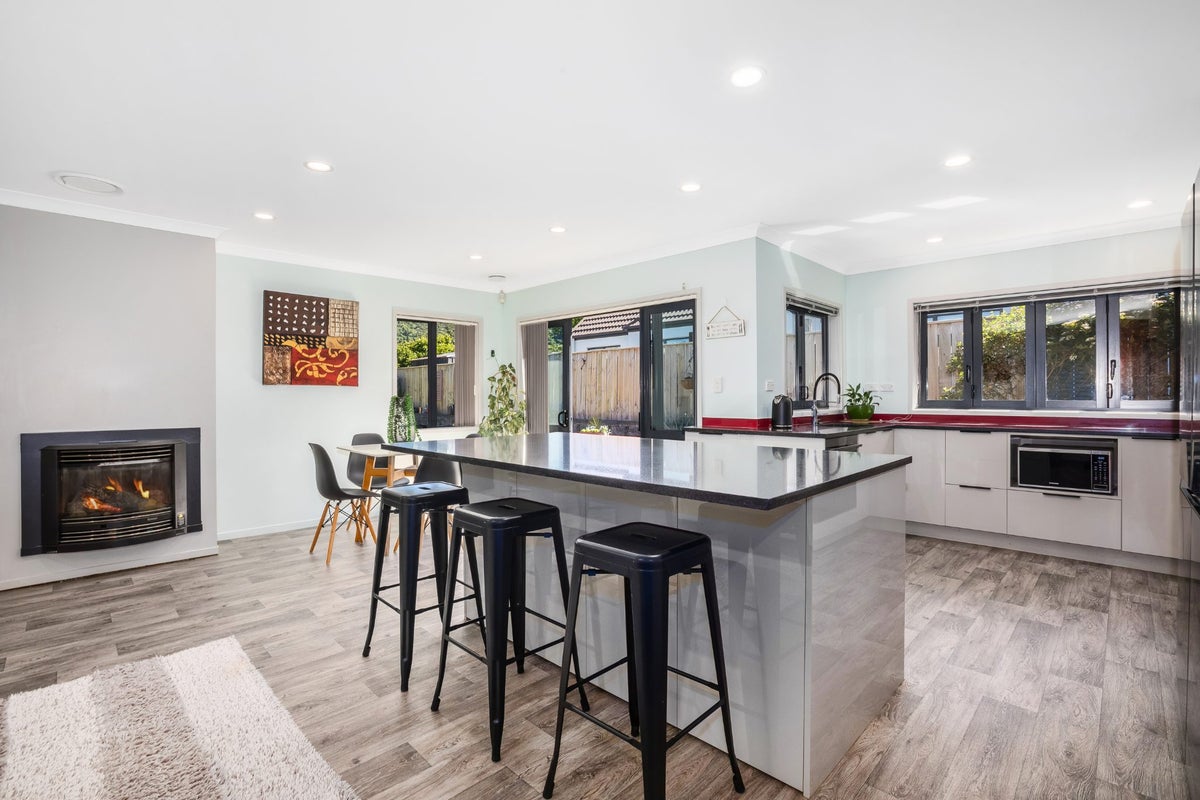 5 Colin Guppy Crescent, Riverstone Terraces, Upper Hutt - Carousel 2