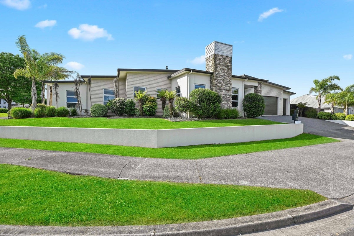 20 Bramber Street, Flagstaff, Hamilton - Carousel 2
