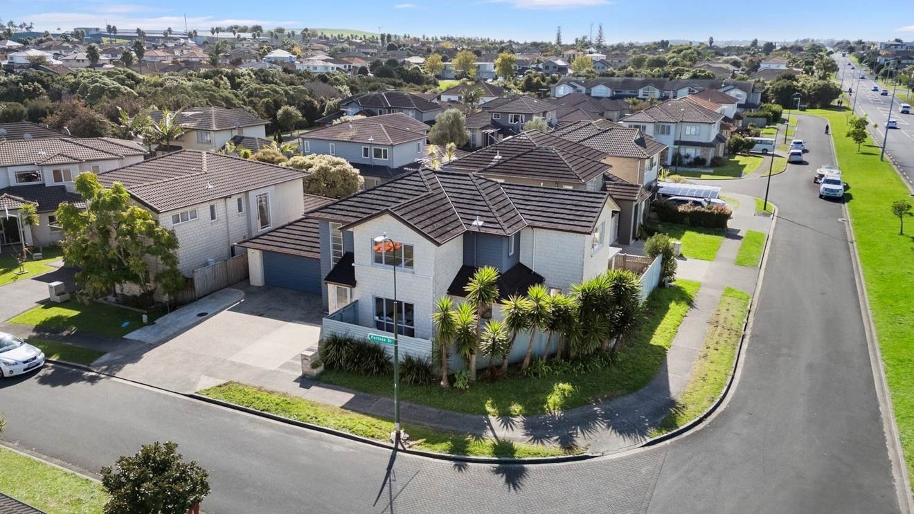 1 Pertosa Drive, Flat Bush, Auckland - Carousel 1