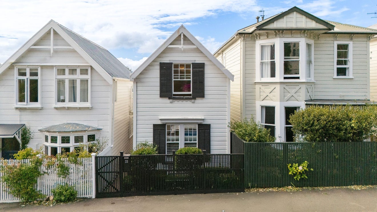33 Grant Road, Thorndon, Wellington - Carousel 1