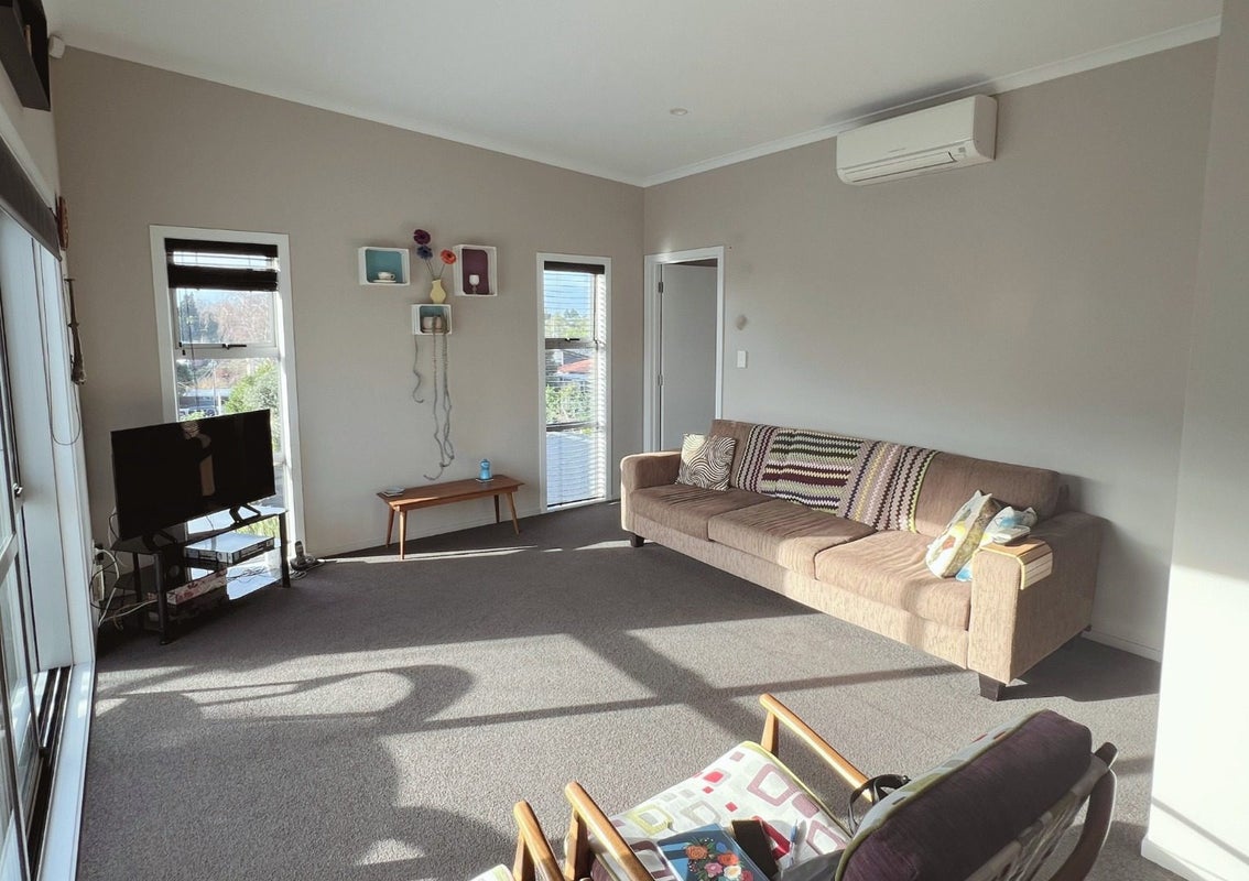 4/6 Dyer Street, Whitiora, Hamilton - Carousel 2