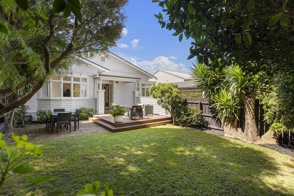 15 Hoheria Road, Onehunga, Auckland - Carousel 1