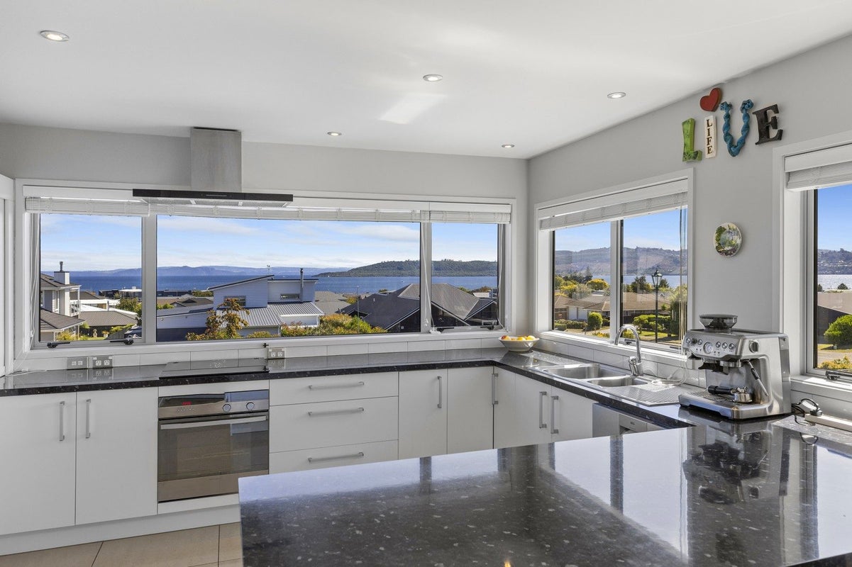 26 Ernest Kemp Rise, Wharewaka, Taupo - Carousel 2