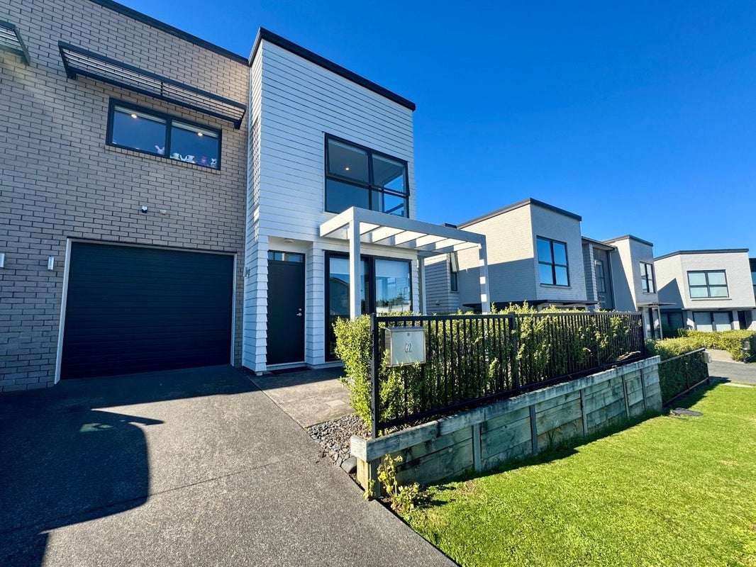 62 Matairangi Avenue, Totara Heights, Auckland - Carousel 1