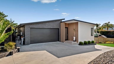 5A Waterford Way, Beachlands, Auckland - Carousel 1