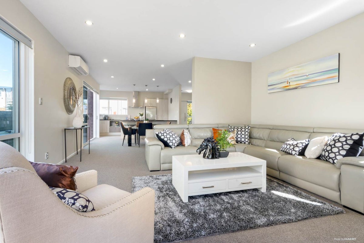 7 Sunshine Boulevard, Sunnyvale, Auckland - Carousel 2