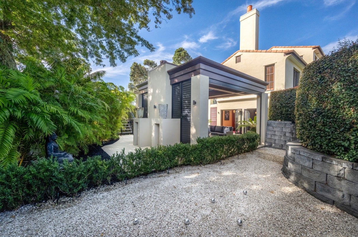 2 Glenoaks Rise, Mellons Bay, Auckland - Carousel 11