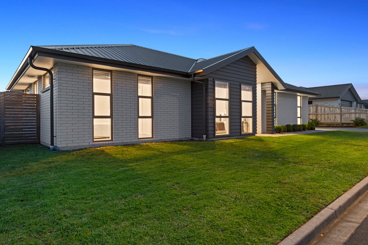 5 Cowell Crescent, Pyes Pa, Tauranga - Carousel 22