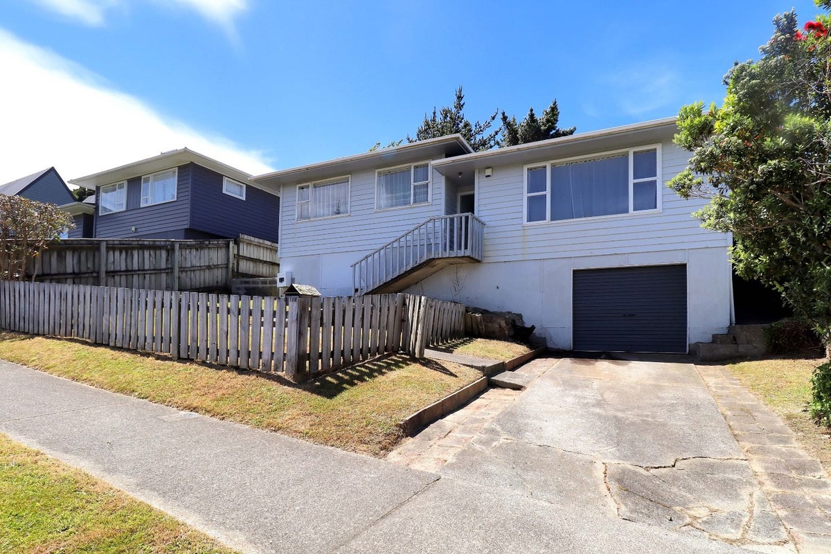134 Major Drive, Kelson, Lower Hutt - Carousel 2