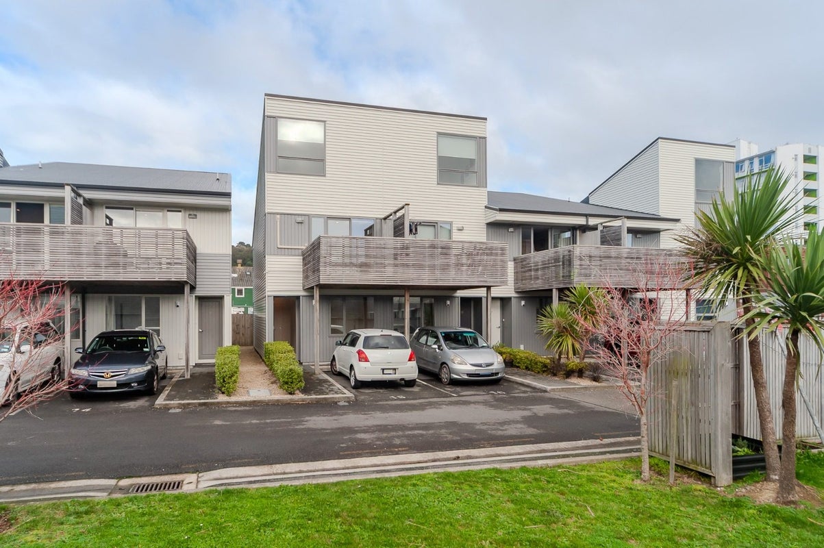15/31 Princess Terrace, Newtown, Wellington - Carousel 1