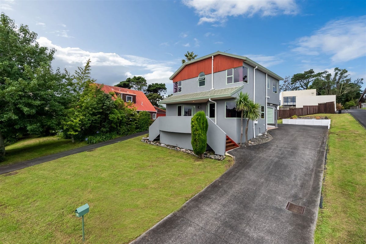13 Redfern Lane, Glenfield, Auckland - Carousel 1