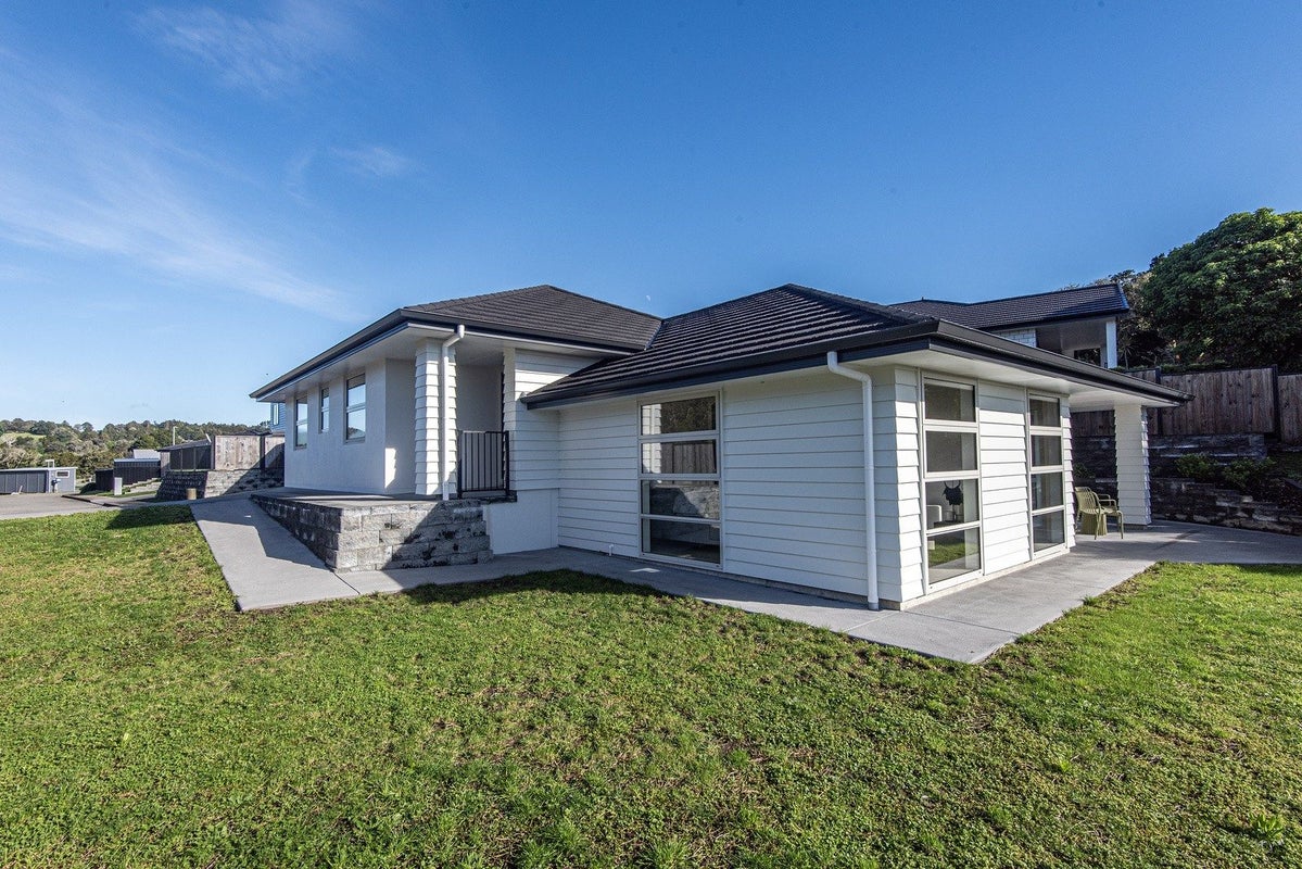 5 Myrtle Lane, Kamo, Whangarei - Carousel 1