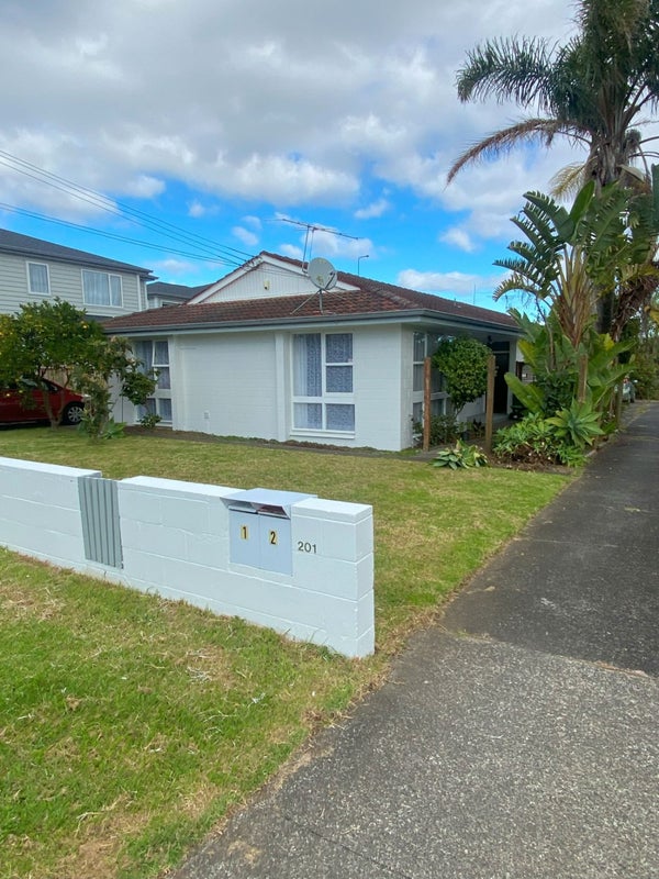 1/201 Bucklands Beach Road, Bucklands Beach, Auckland - Carousel 1