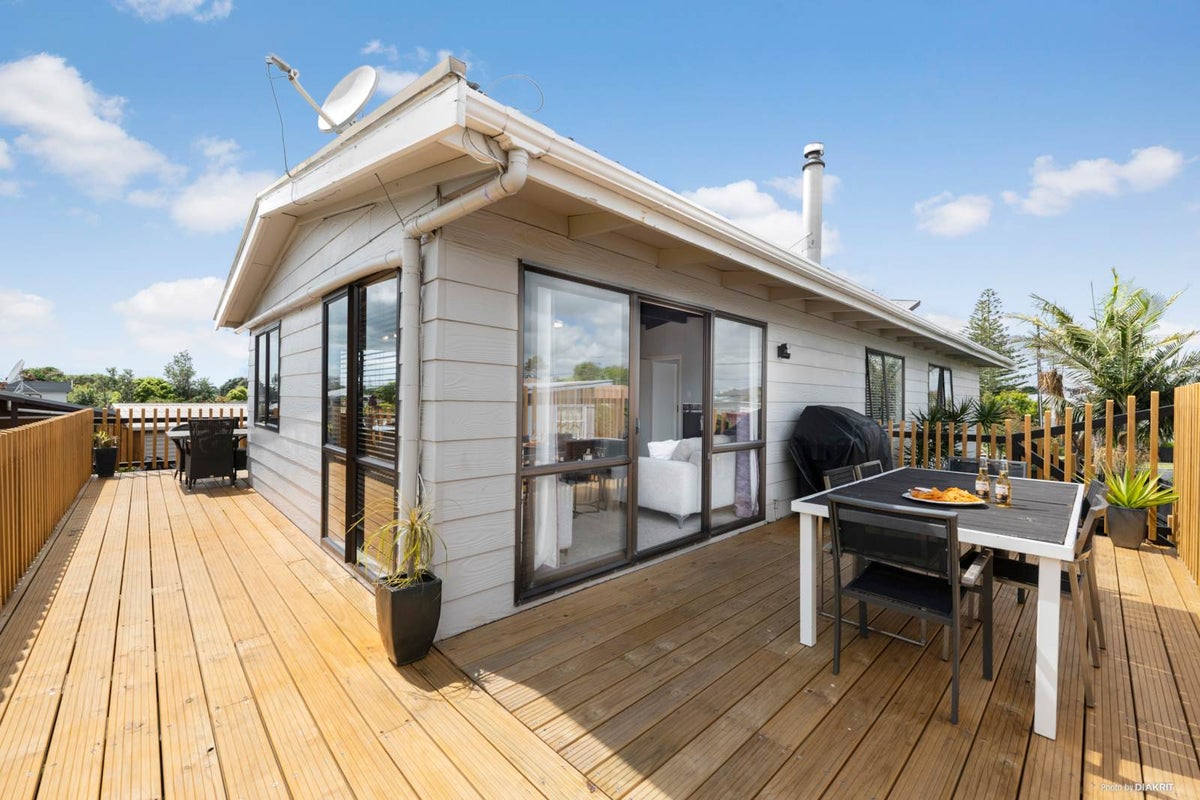 96 Second View Avenue, Beachlands, Auckland - Carousel 2
