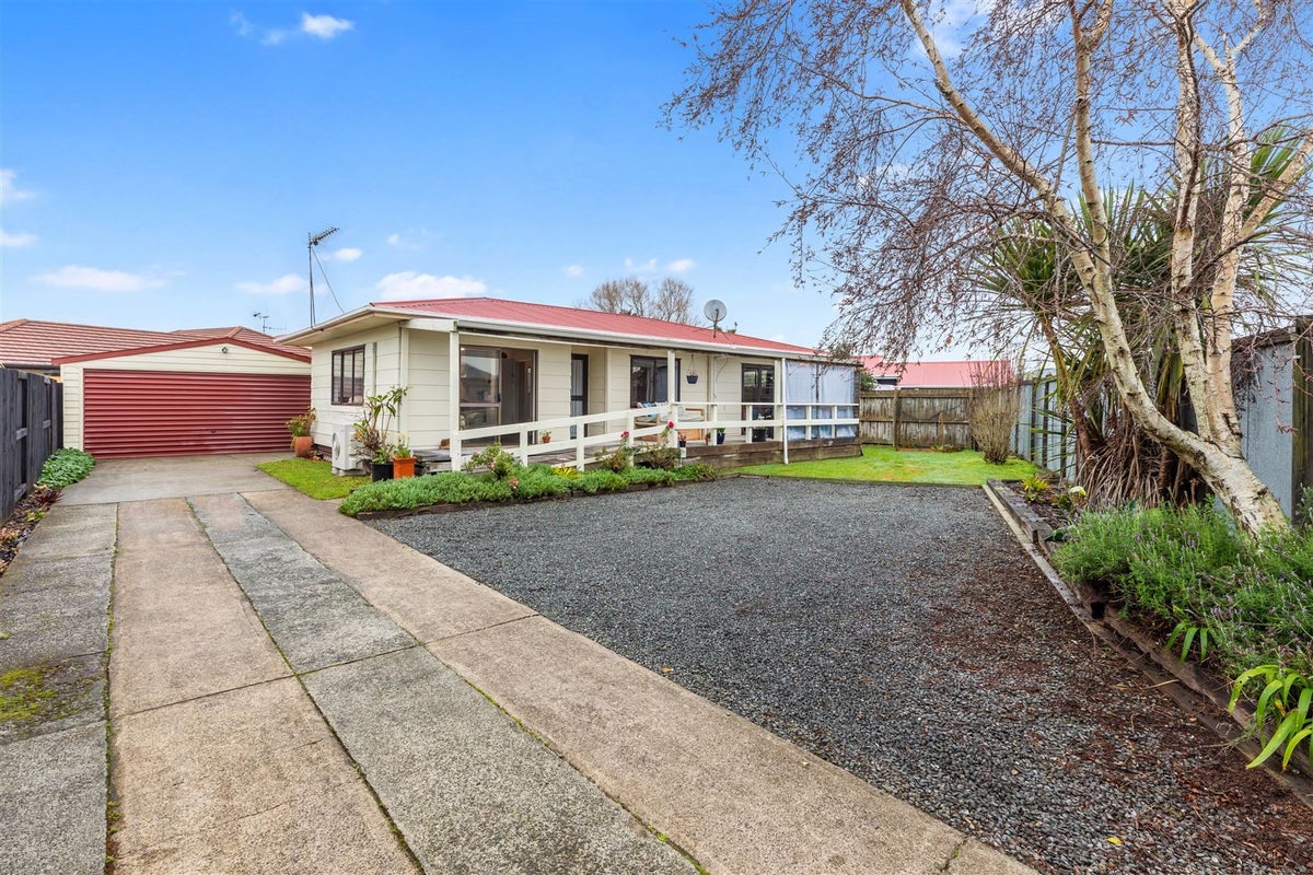 8A Novelle Grove, Papamoa Beach, Papamoa - Carousel 1