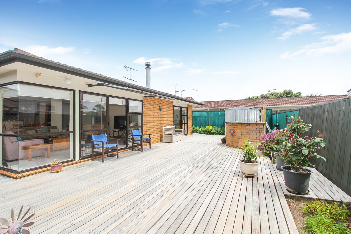 2/41 SHAKESPEARE RD, Milford, Auckland - Carousel 2