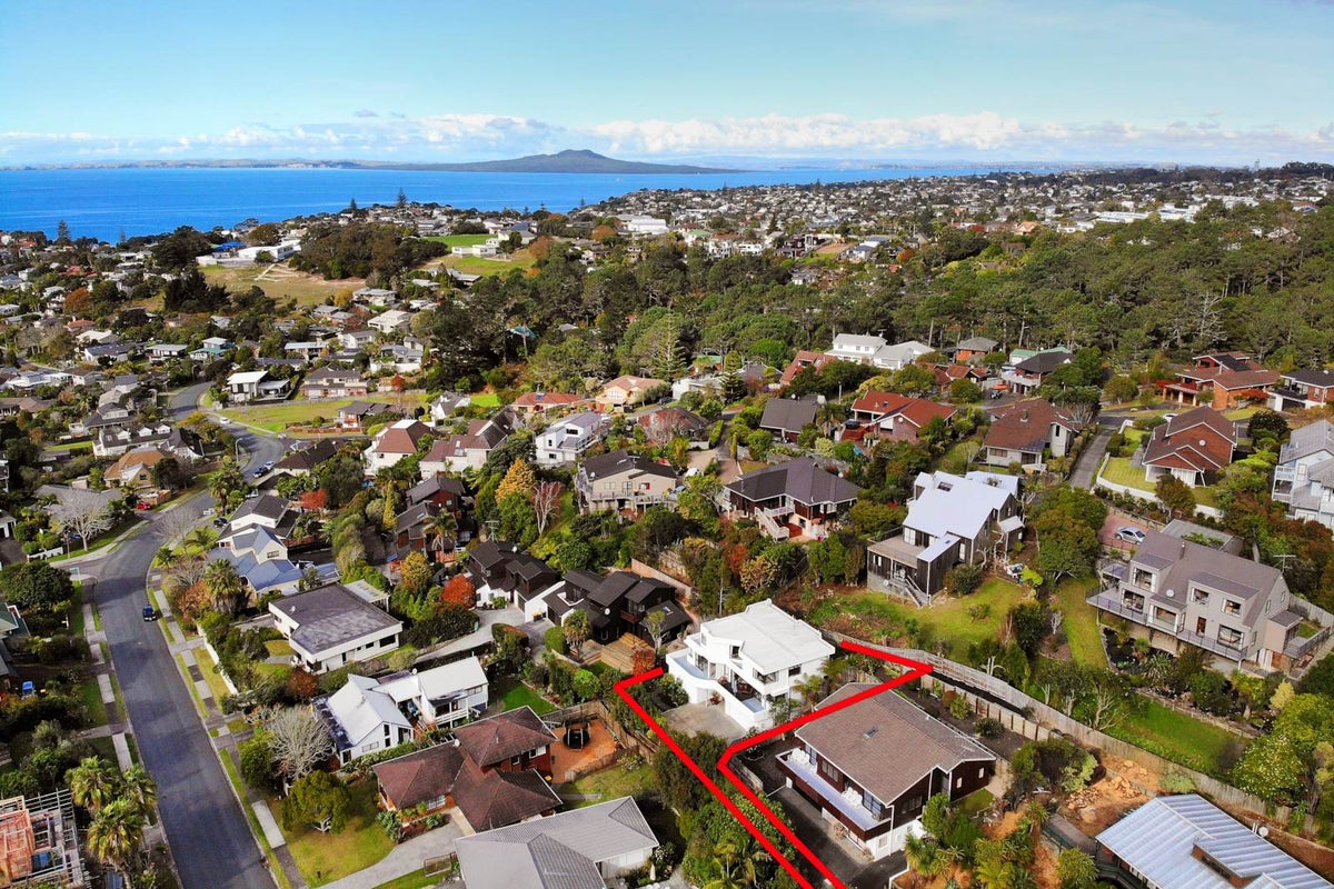 2/22 Penguin Drive, Murrays Bay, Auckland - Carousel 2