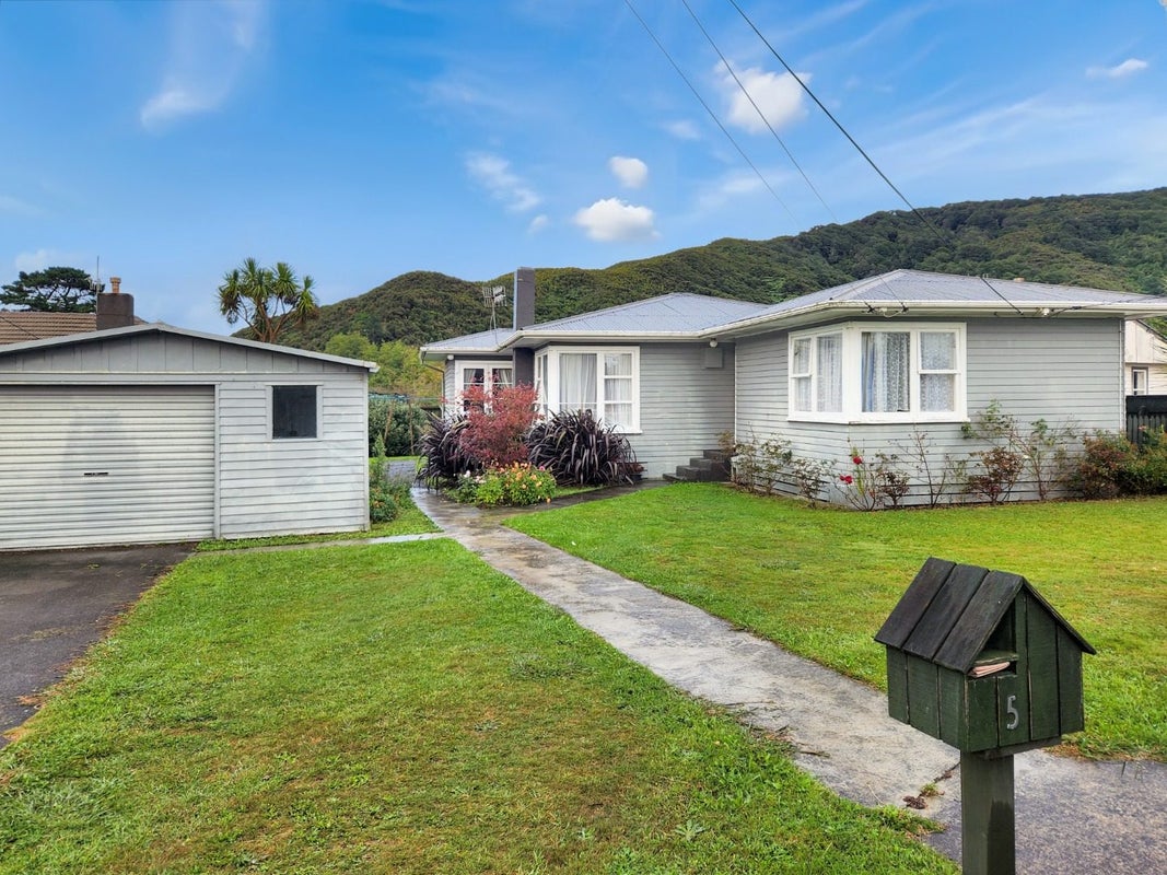 5 Willow Grove, Wainuiomata, Lower Hutt - Carousel 1