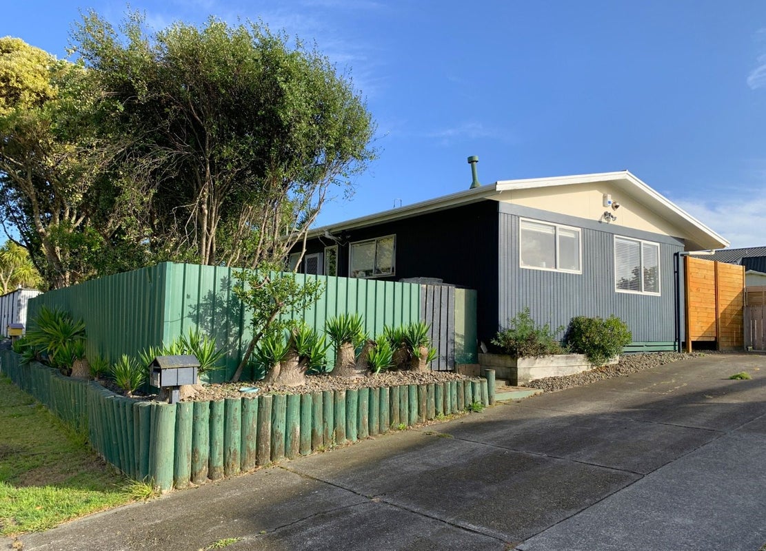 12 Alpha Avenue, Coastlands, Whakatane - Carousel 1