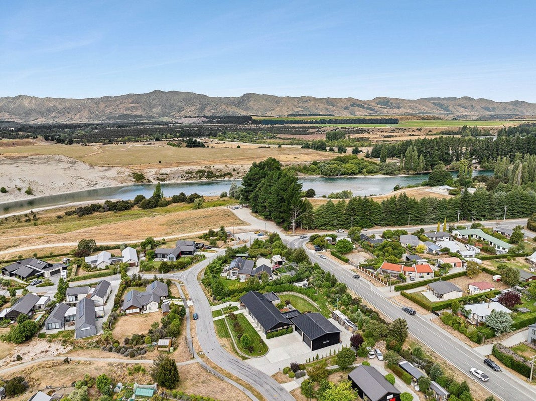 3 Hikuwai Drive, Albert Town, Wanaka - Carousel 2