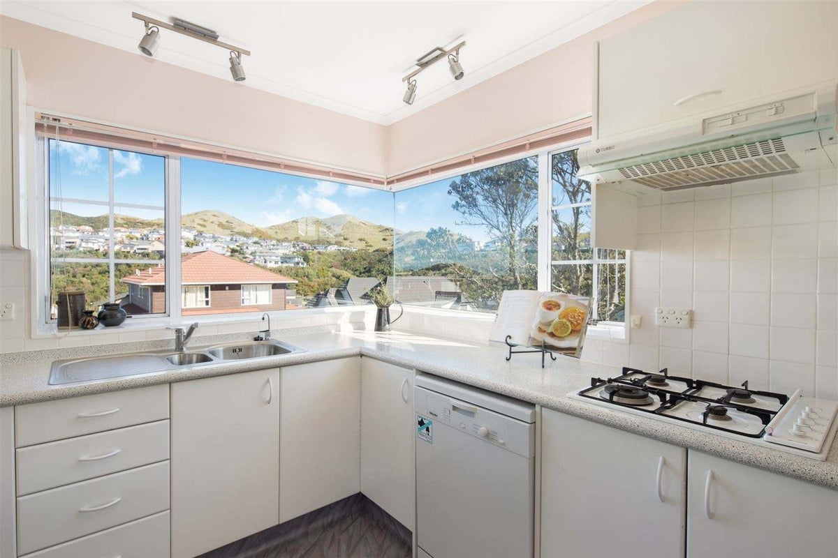 3 Swinford Crescent, Johnsonville, Wellington - Carousel 2
