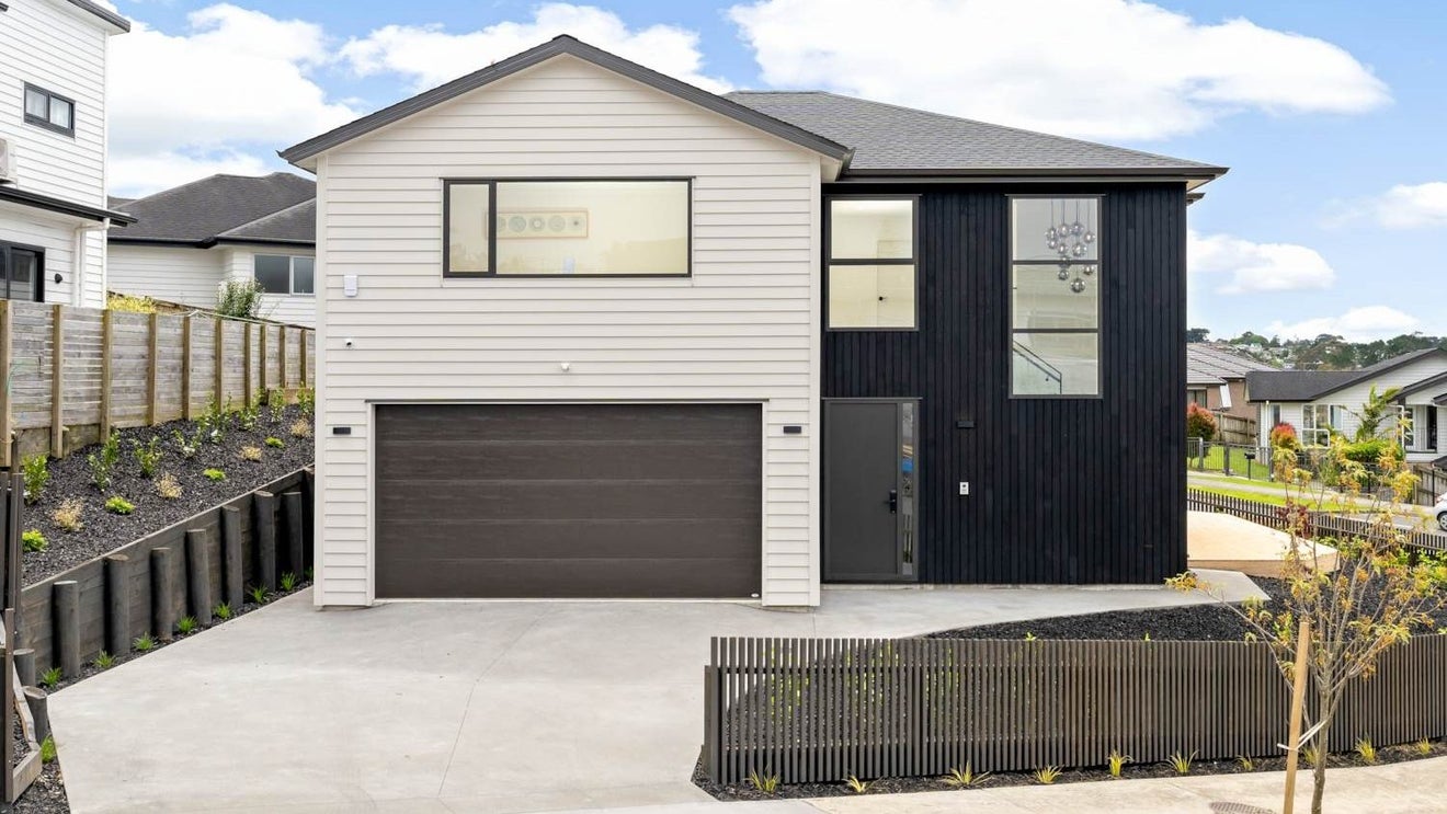 1 Baumea Rise, Massey, Auckland - Carousel 1