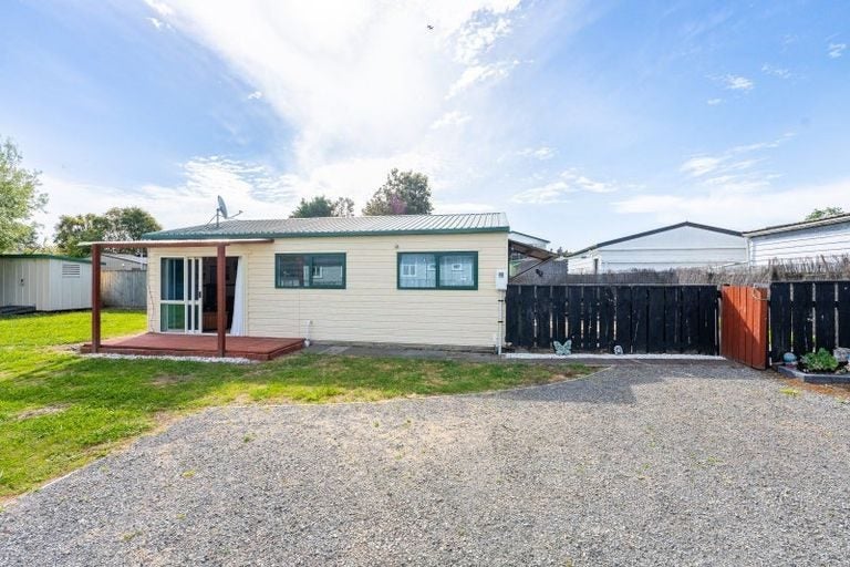 6 Mavis Avenue, Waikawa Beach, Levin - Carousel 1